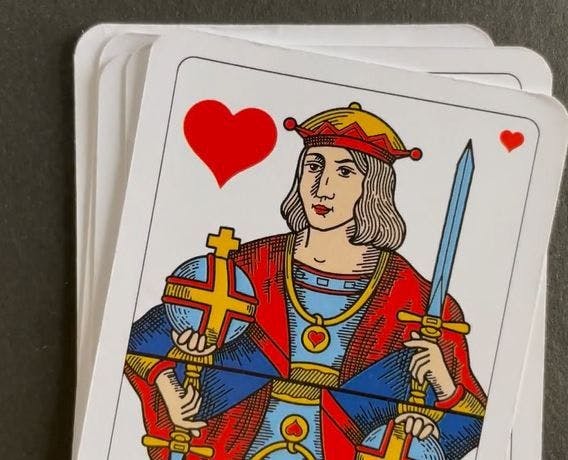 Militante: elle rebat les cartes du genre dans le jeu de jass - Le Matin