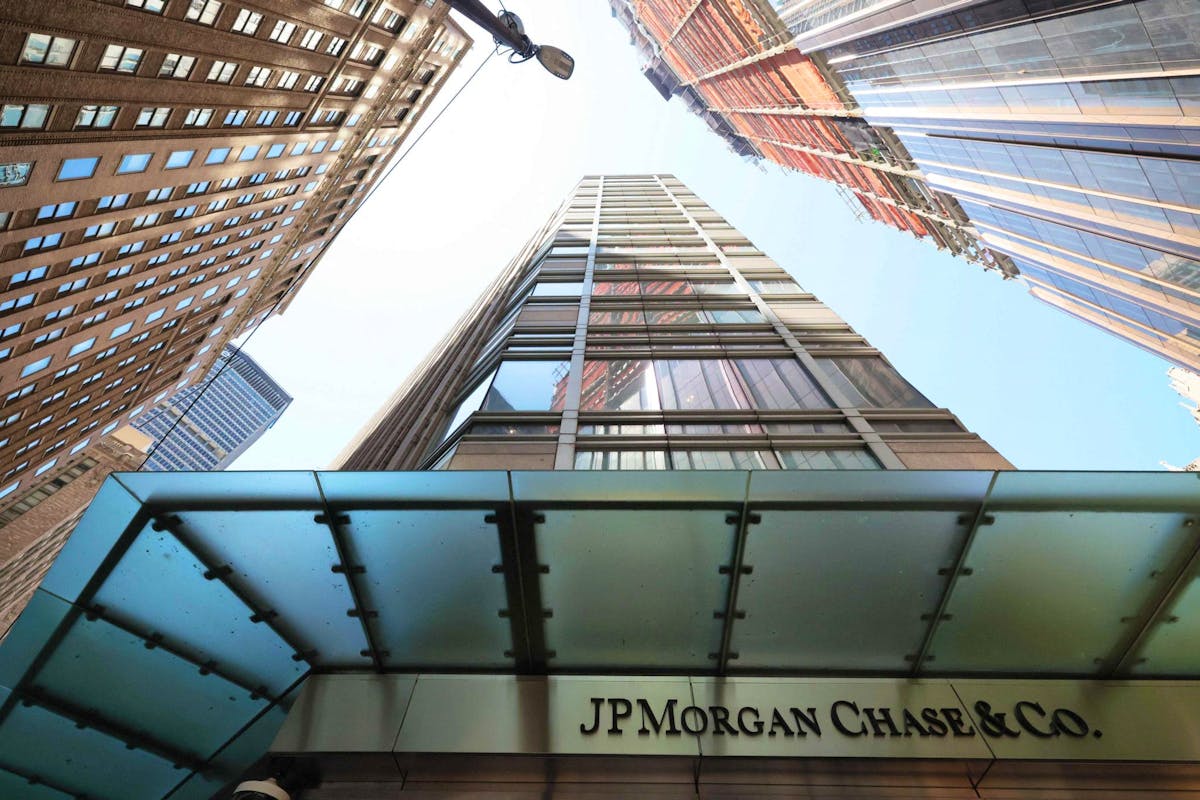 La banque JPMorgan Chase, dont on voit ici le siège à New York, nie voir contribué à financier les activités illégales de Jeffrey Epstein.