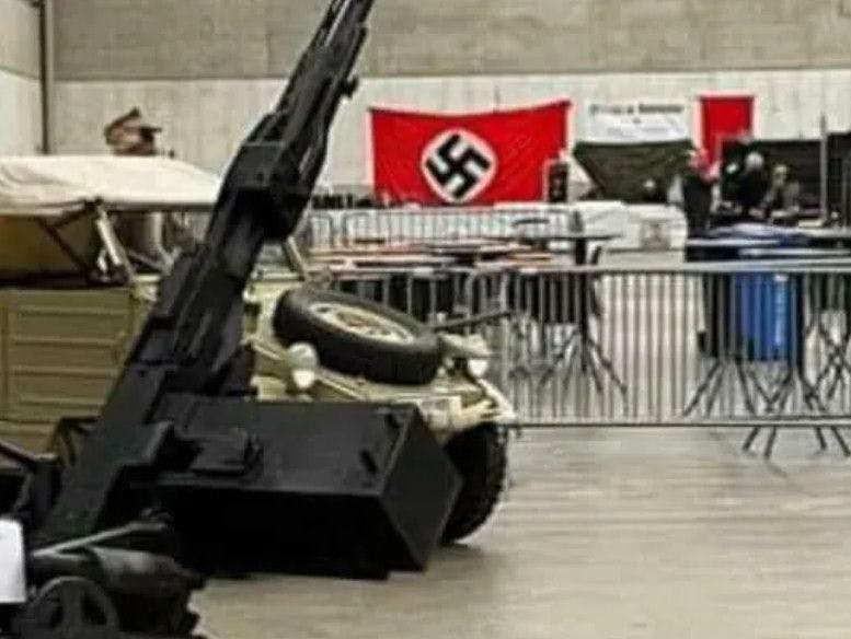 Un drapeau nazi à Forum Fribourg? «Rien de punissable» - Le Matin