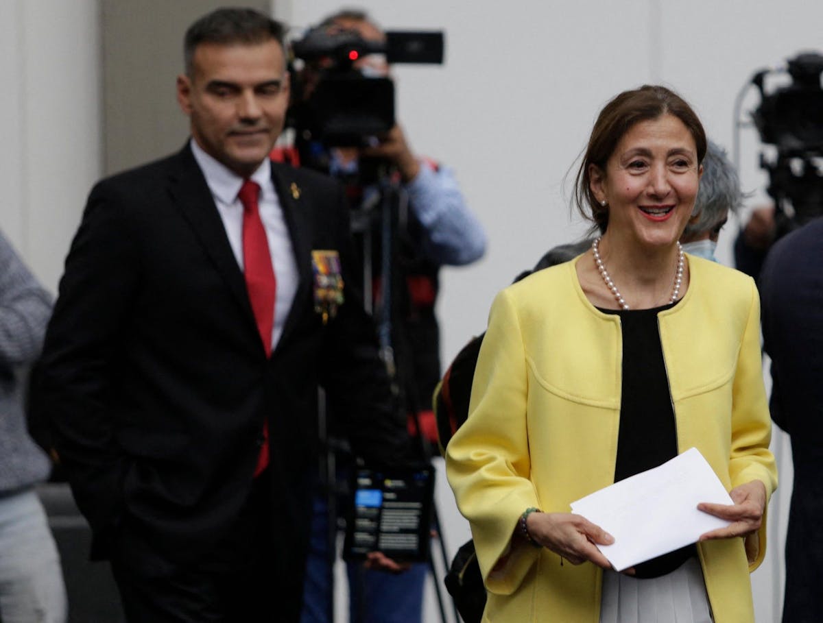 Ingrid Betancourt et le colonel Jose Luis Esparza à Bogotá le 10 mars 2022.