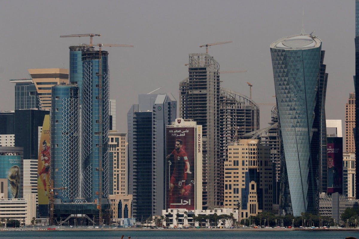 Les centaines de travailleurs migrants expulsés de leurs logements cette semaine devraient se retrouver très loin du centre de Doha, désormais…
