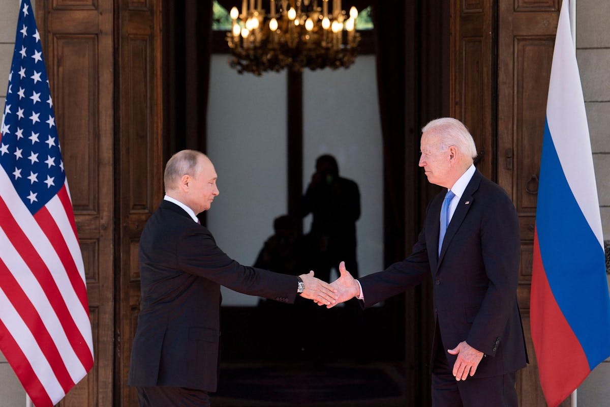 Vladimir Poutine (à gauche) et Joe Biden s’étaient rencontrés à Genève, le 16 juin 2021.