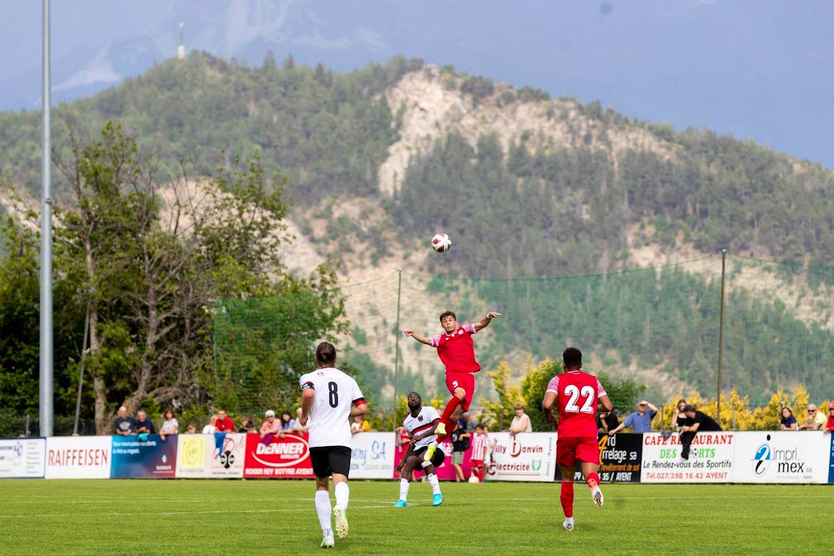 Le FC Sion et Xamax se sont rencontrés en amical sur le magnifique terrain du club de 4e ligue de l’US Ayent-Arbaz.