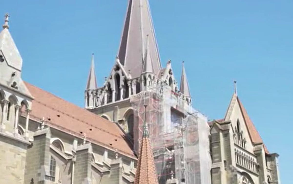Les travaux effectués cet été ont permis de détecter une importante dégradation d’une des façades de la tour.
