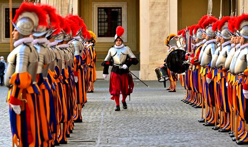 Depuis sa création en 1506, la garde suisse est exclusivement masculine.