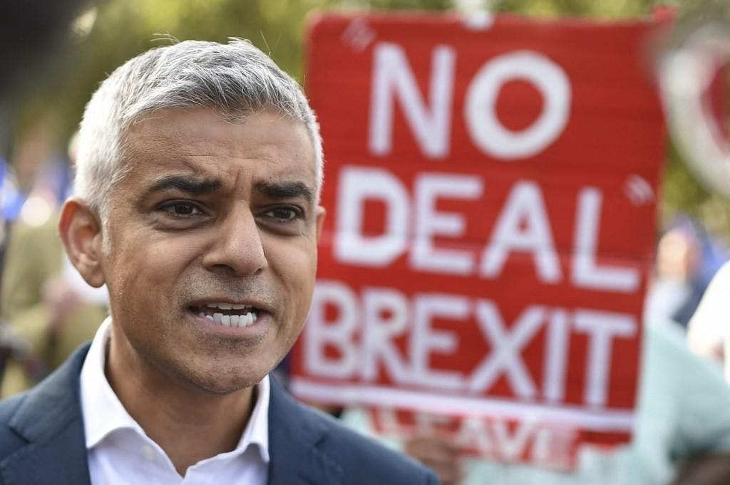 Pour Sadiq Khan, maire de Londres, le Royaume-Uni a besoin d’«un plus grand alignement avec nos voisins européens – un changement par rapport à ce Brexit extrême et dur».