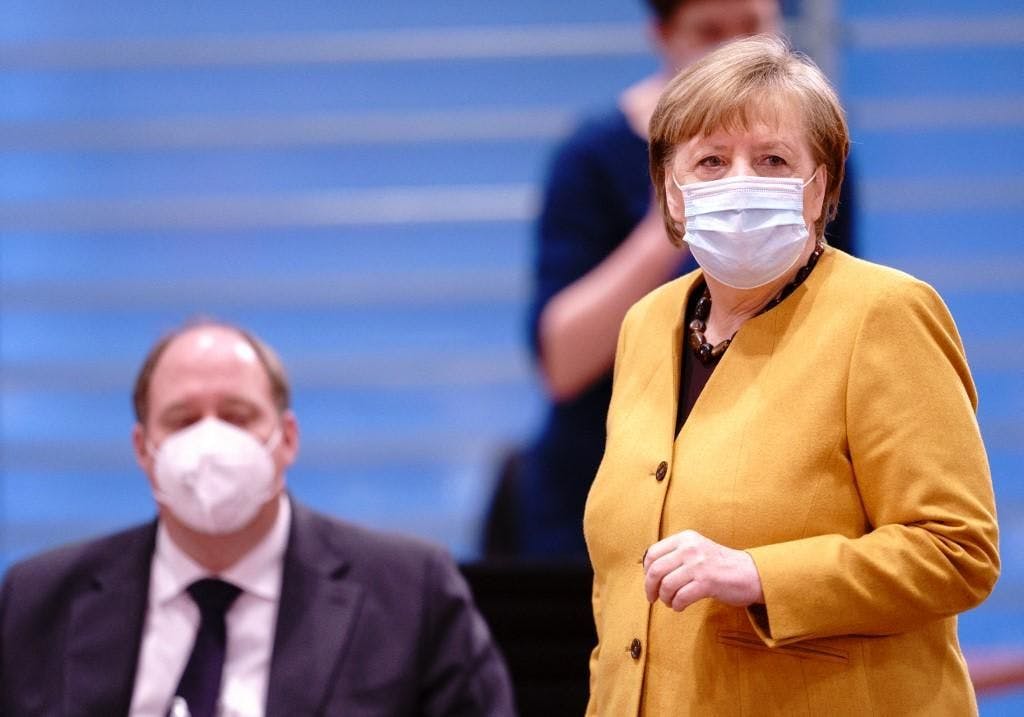 La chancelière allemande Angela Merkel et son chef de cabinet Helge Braun.