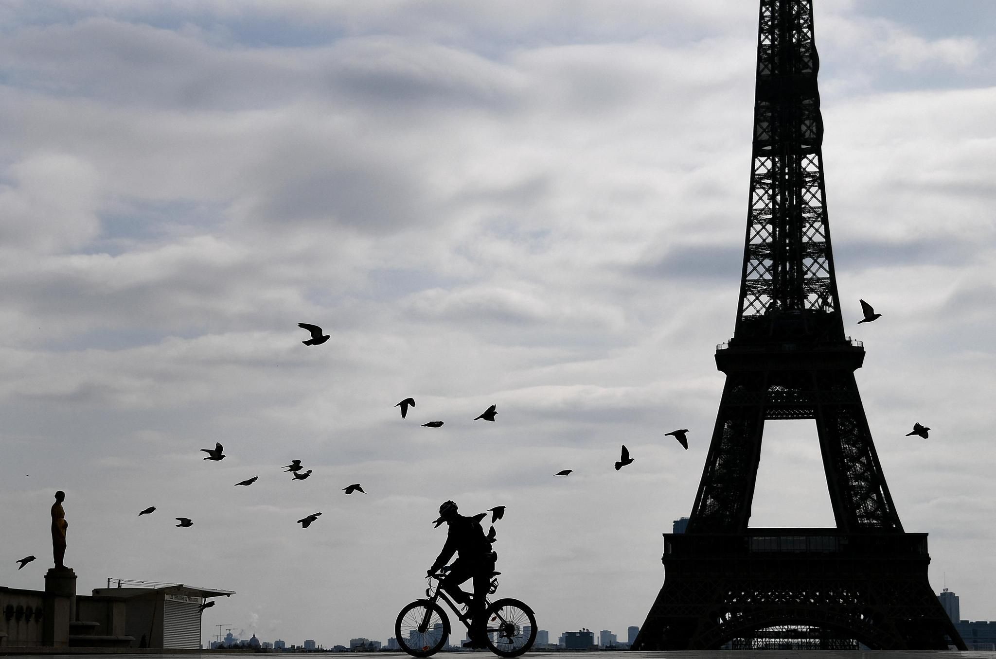 Tensions entre syndicats et Paris: la Tour Eiffel fermée
