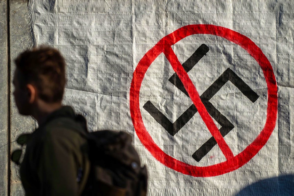 Le symbole nazi est également utilisé par ceux qui combatte cette idéologie.
