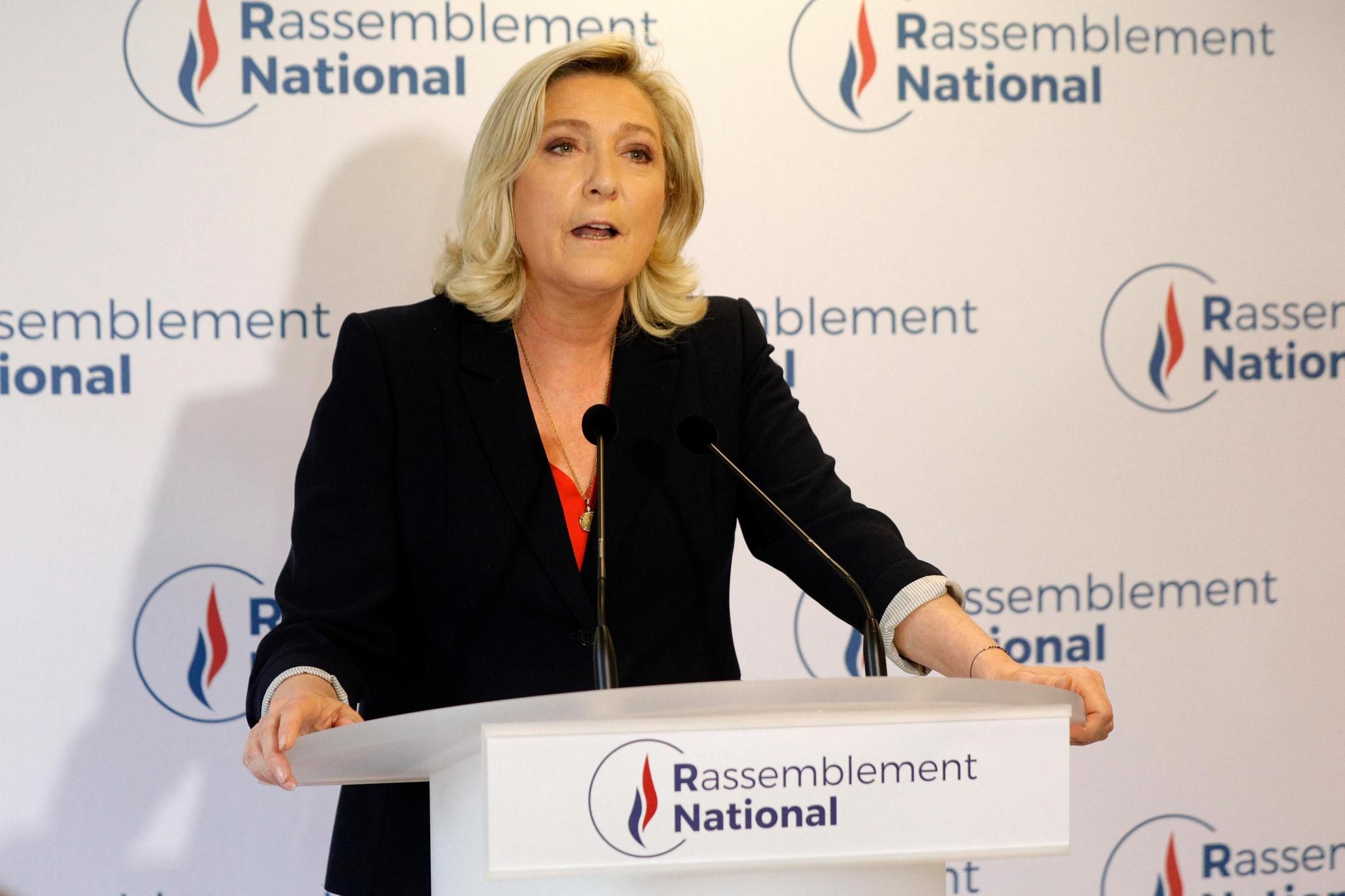 Adolescent tué: Le Pen dénonce une «folie meurtrière»