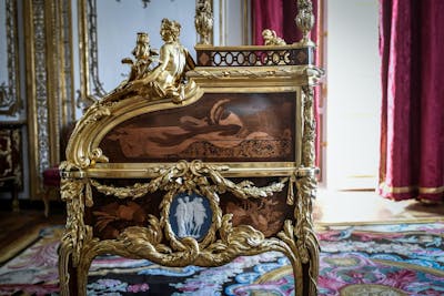Jugé pour de faux meubles acquis par le château de Versailles