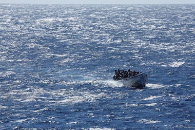 Une femme perd la vie dans le naufrage d'un bateau de migrants