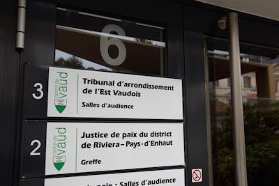 Six mineures accusent un jeune Vaudois de viol et contrainte