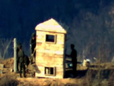 Pyongyang remet des postes de garde à la frontière avec le Sud