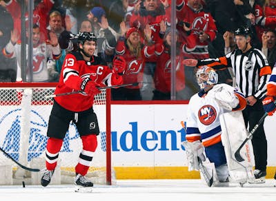 Hischier et Schmid contribuent au succès de New Jersey en NHL
