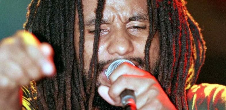 Jamaican singer Ky-mani Marley, one of reggae star Bob Marley's sons, performs late 04 December at the Hotel Ivoire in Abidjan during the colourful "pre-festival" of African music dedicated to reggae music, which is a preview of next year's giant black music world festival in Ivory Coast "Afromusics" scheduled 01 to 12 December 1999 in Ivory Coast. (Photo by ISSOUF SANOGO / AFP)