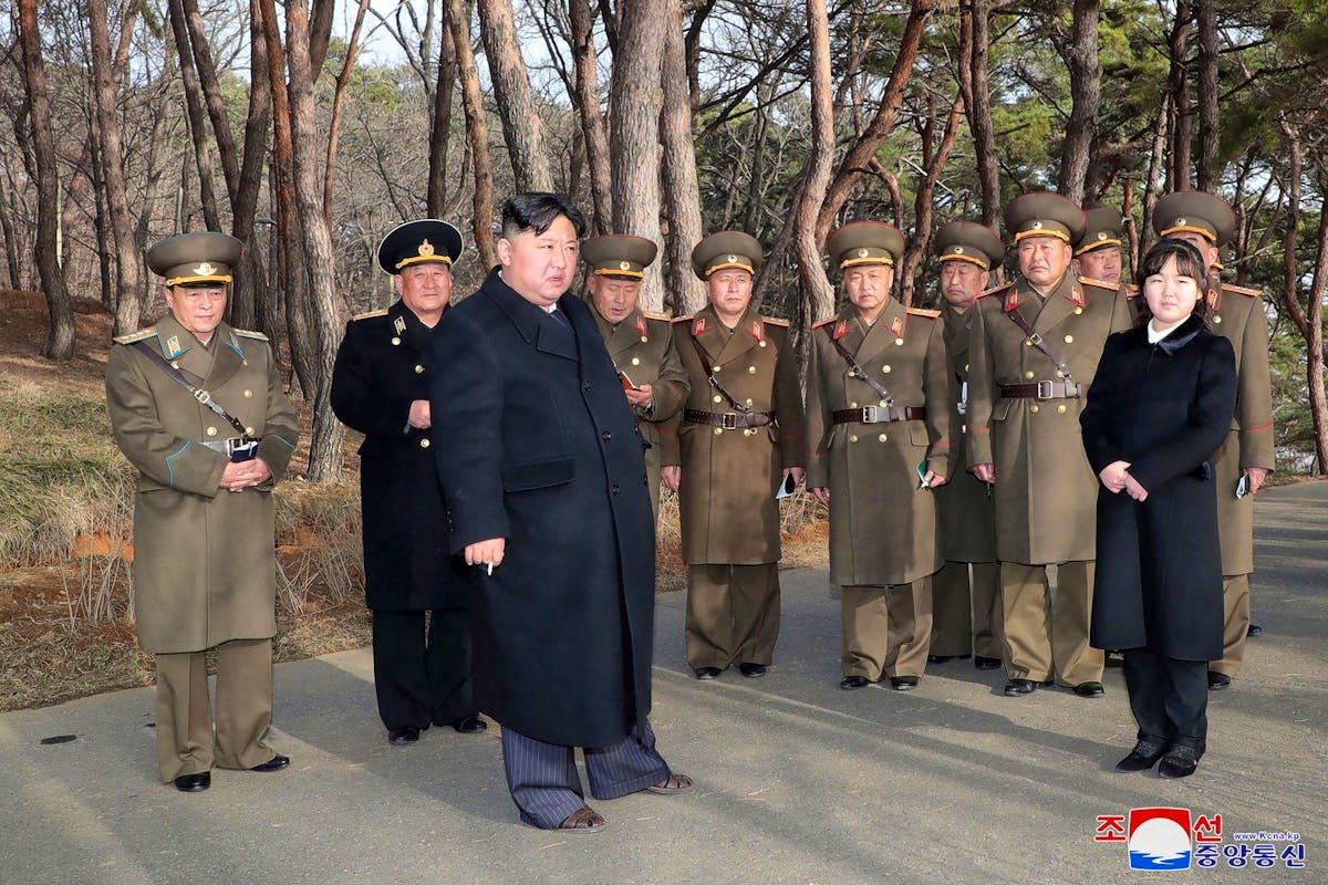 Kim Jong Un et sa fille le 9 mars 2023.