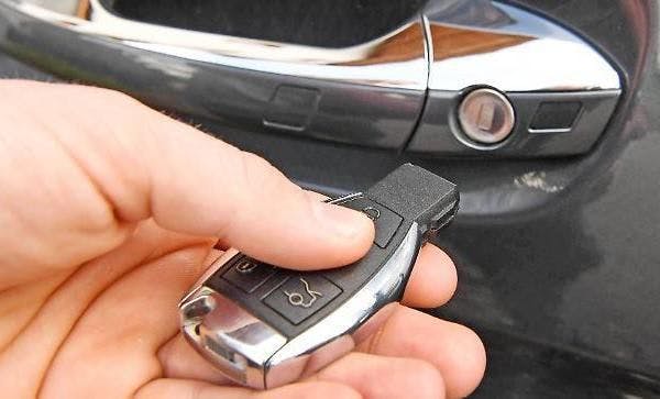 Die Polizei rät den Autoschlüssel in einem speziellen Schlüsseltresor aufzubewahren.