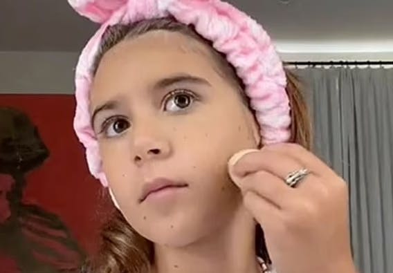 Tuto make-up: A 10 ans, la fille de Kourtney Kardashian se maquille déjà -  L'essentiel