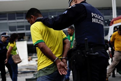 Brésil et Paraguay démantèlent un vaste réseau de trafic d'armes