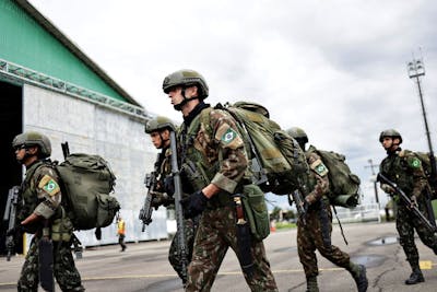 Le Brésil renforce sa présence militaire à la frontière