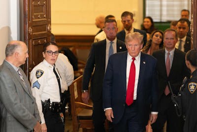 Donald Trump retourne au tribunal comme spectateur