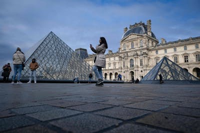 Le Louvre va augmenter le prix de ses billets d'entrée de 29%
