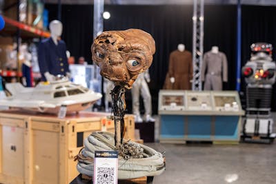 La tête de E.T. et le peignoir du Big Lebowski aux enchères