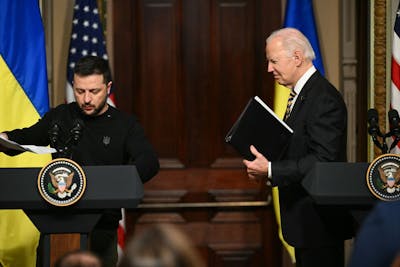 Joe Biden avertit que Moscou «compte» sur un arrêt de l'aide