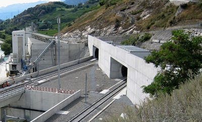 Les deux tubes du tunnel de base du Lötschberg sont fermés