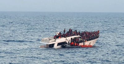 Au moins 61 migrants disparus dans un naufrage