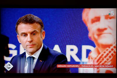 La Légion d'honneur, «pas là pour faire la morale», dit Macron