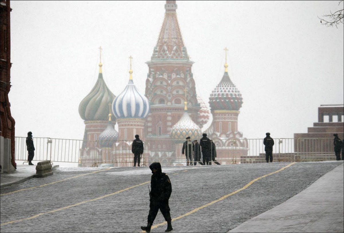 Ein Spezialist der Bundeskriminalpolizei ermittelte in Moskau ohne Absprache: Russische Polizisten bewachen den Roten Platz.