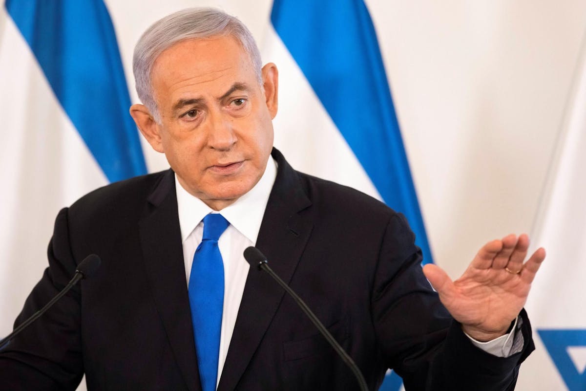 Israels Premier Benjamin Netanjahu gibt die einseitige Waffenruhe ab 2.00 Uhr morgens bekannt.