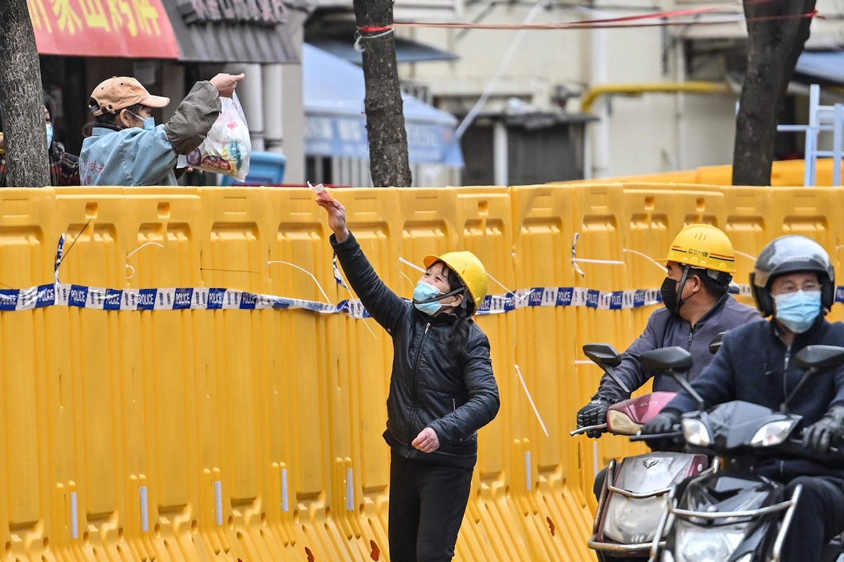 Einkaufen während des Lockdowns in Shanghai. (31. März 2022)
