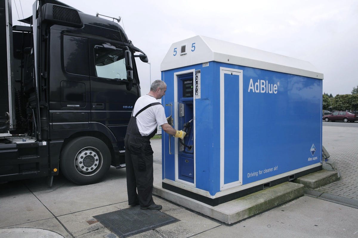 AdBlue-Preis: Warum der Diesel-Zusatz weiter teuer ist