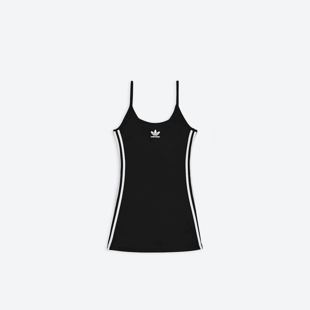 1350 Franken für ein simples schwarzes Kleidchen – mit Balenciaga-Logo versteht sich.