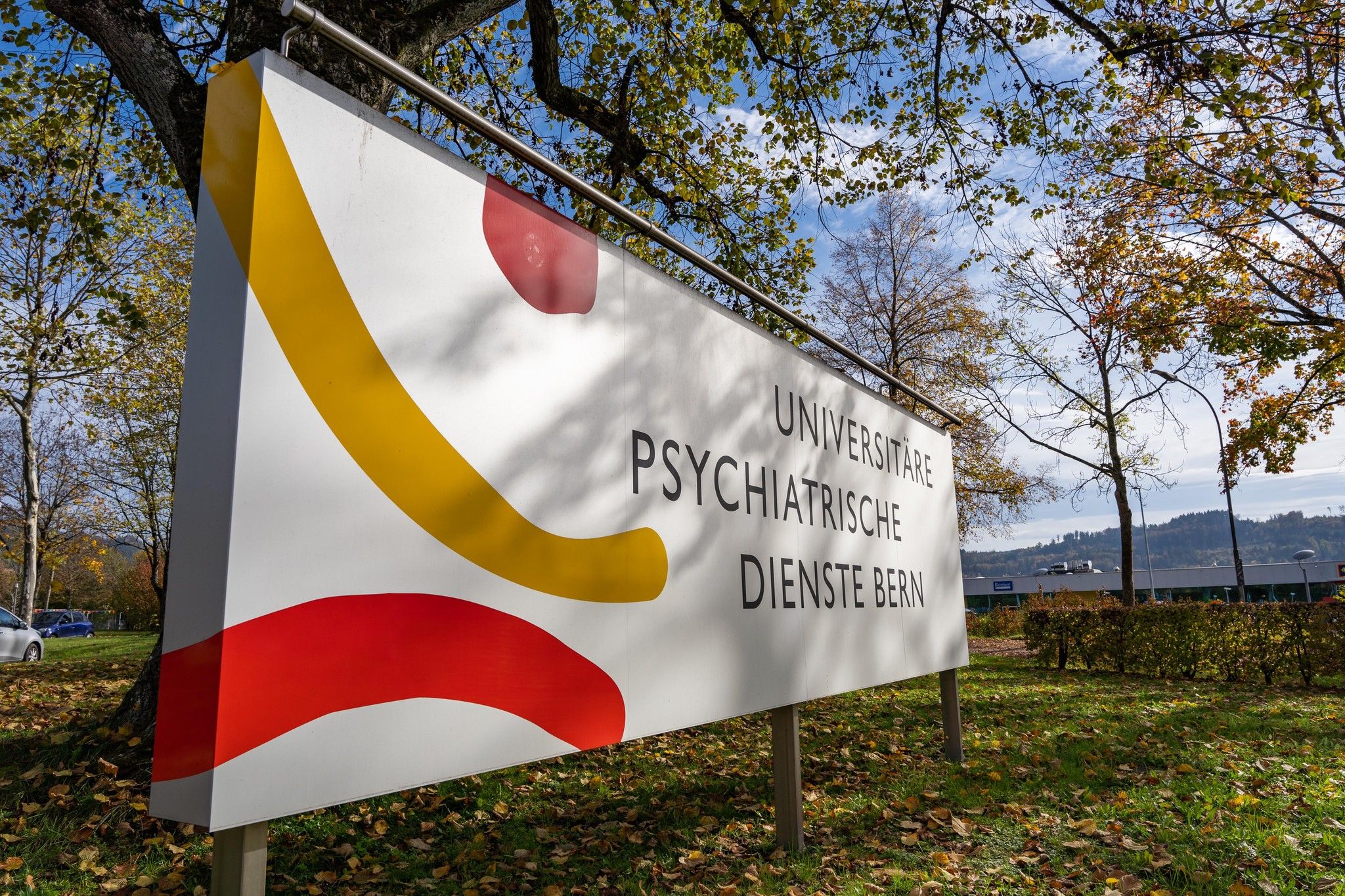 UPD Bern: Patient betritt Psychiatrische Klinik mit Waffen - 20 Minuten