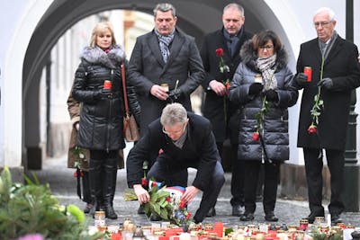 Prague rend hommage aux victimes de la tuerie à l'université