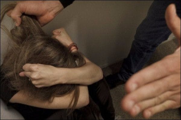 Une nouvelle loi russe dépénalise les violences domestiques.