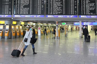 Grève dans les aéroports: plus de 1000 vols annulés