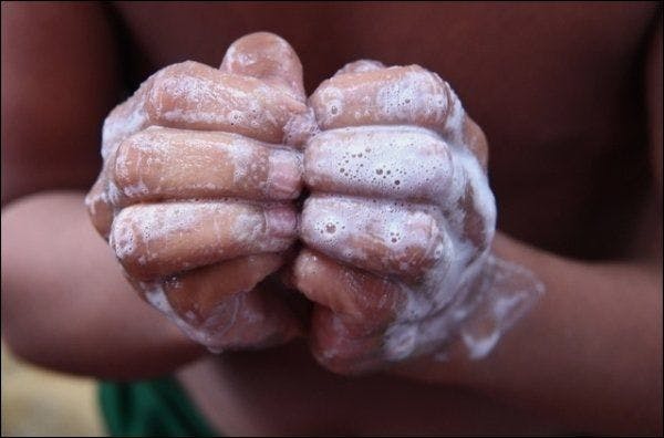 Le lavage de main généralisé, une conséquence positive de la pandémie.