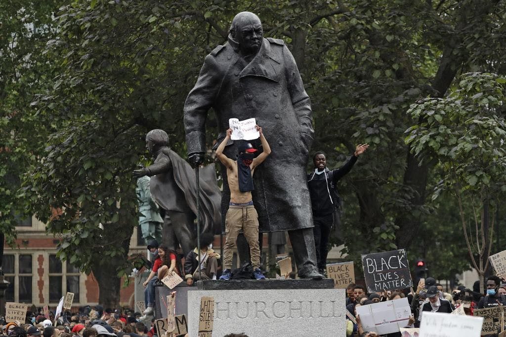 La statue de Churchill à Londres.