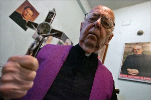 Gabriele Amorth a fondé l'Association internationale des exorcistes.