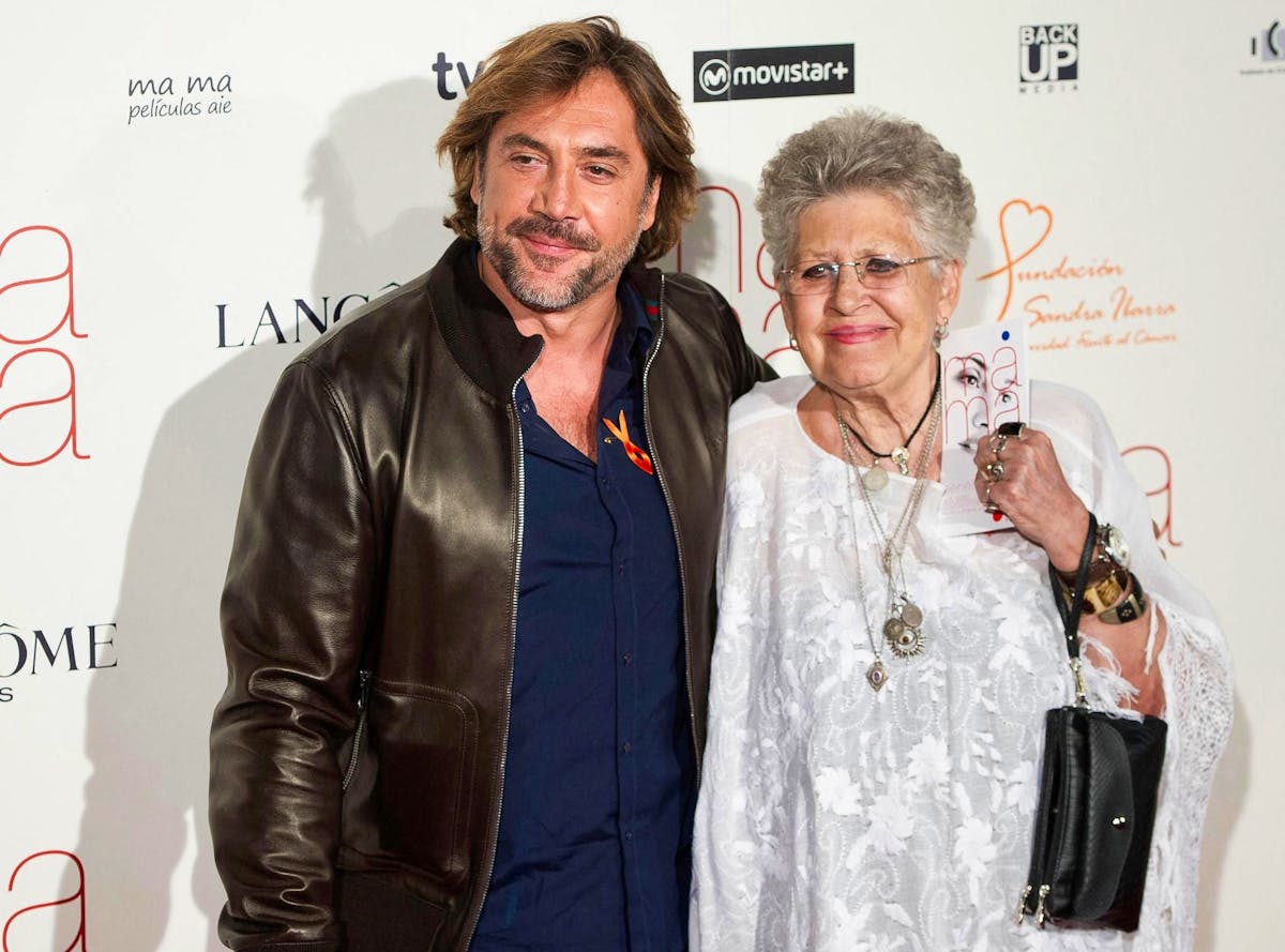 Javier Bardem avec sa mère Pilar Bardem à Madrid le 9 septembre 2015.
