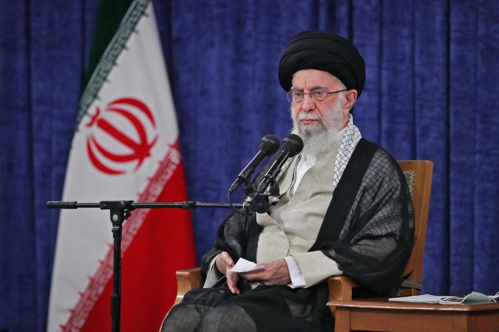 Khamenei viré de Facebook et Instagram: Téhéran s'insurge