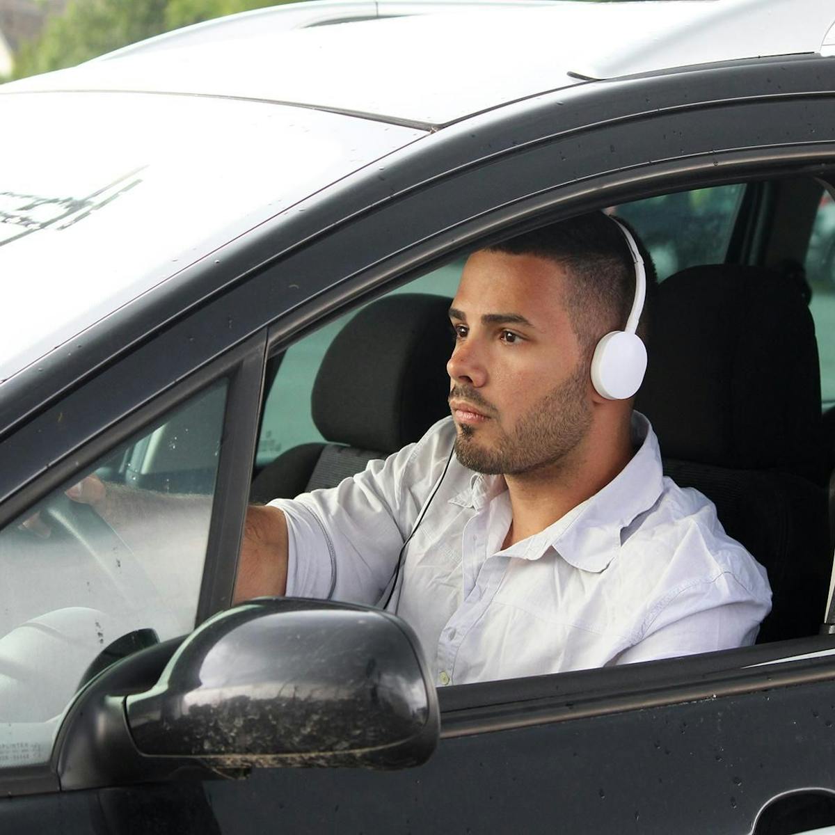 ECOUTER DE LA MUSIQUE OU TELEPHONER – Ecouteurs en voiture: est-ce  autorisé? - 20 minutes