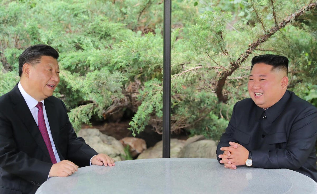XI Jinping et Kim Jong Un ensemble en 2019.