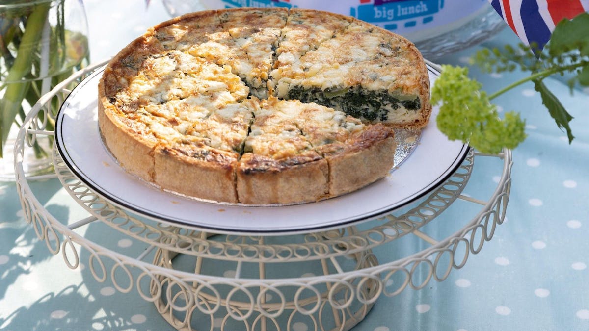 Couronnement Charles III: quiche or not quiche, that is the question - 20  minutes