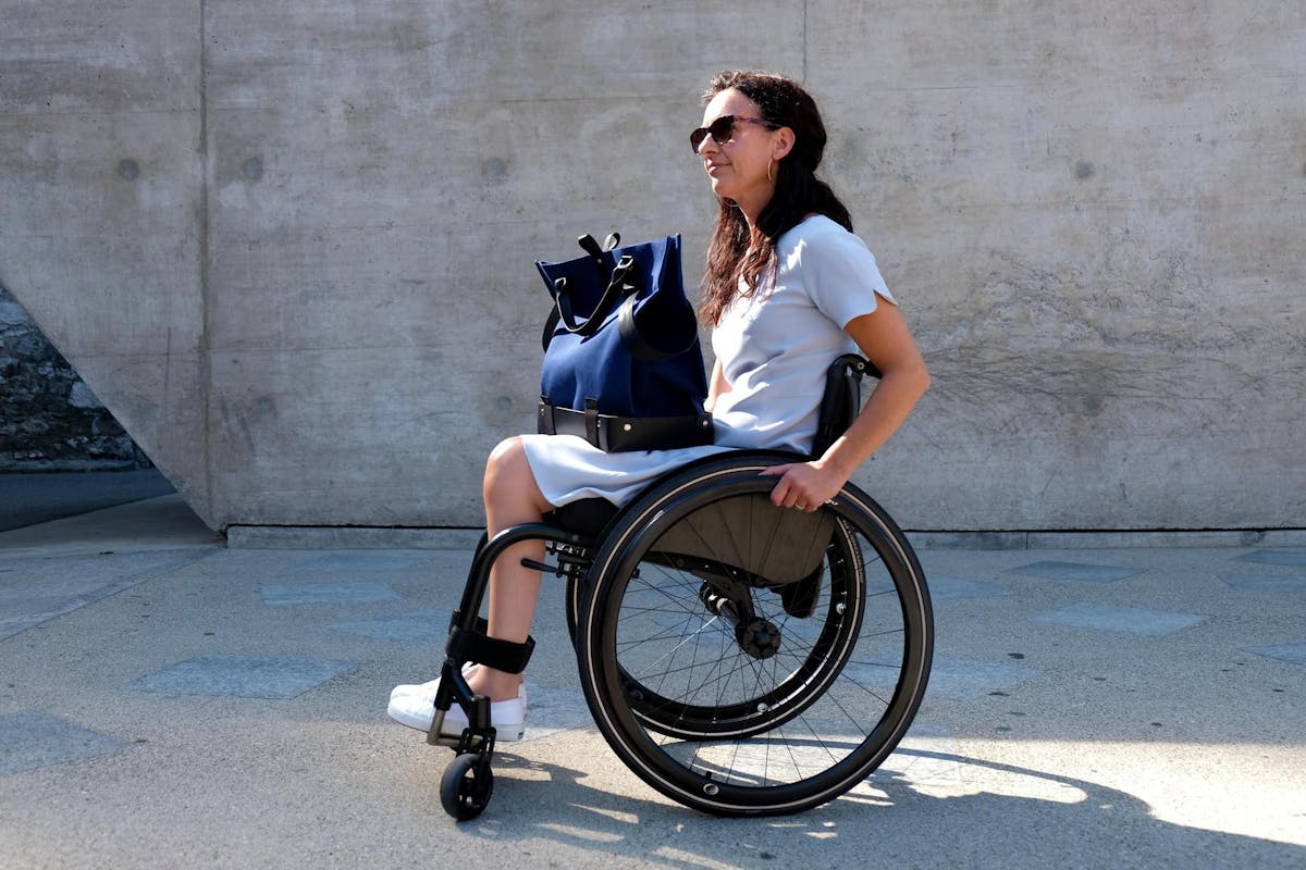 Inclusion - Ce sac à main a été conçu pour les personnes en chaise roulante  - 20 minutes